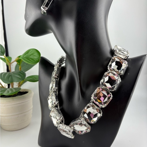 Statement Crystal Necklace & Earrings Set - Picture 9 of 11